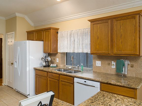 5th image of 2119 Crimson Lake Ln