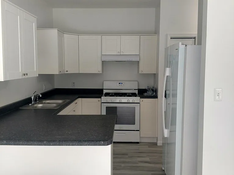 611 Wabash Ave — Photo 6