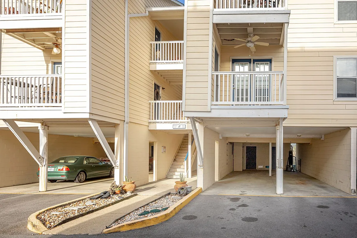 Building Photo - 2421 Beachview Dr #G-13