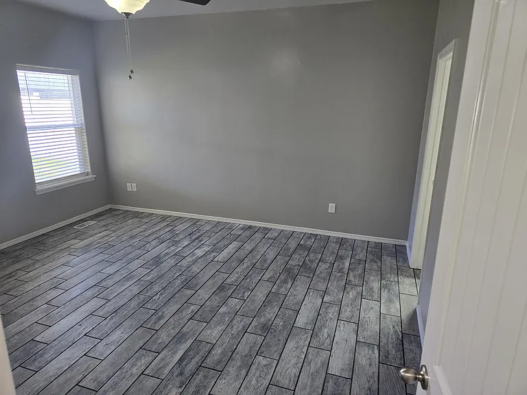 1643 Vista Dr — Photo 8