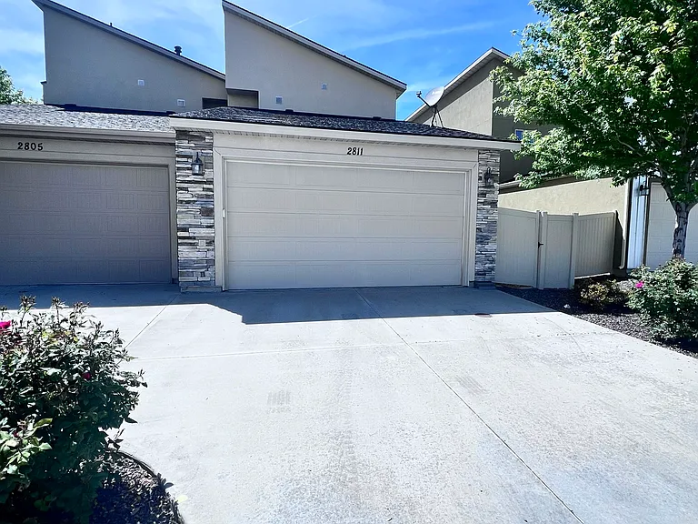 2811 N Cajun Ln — Photo 2