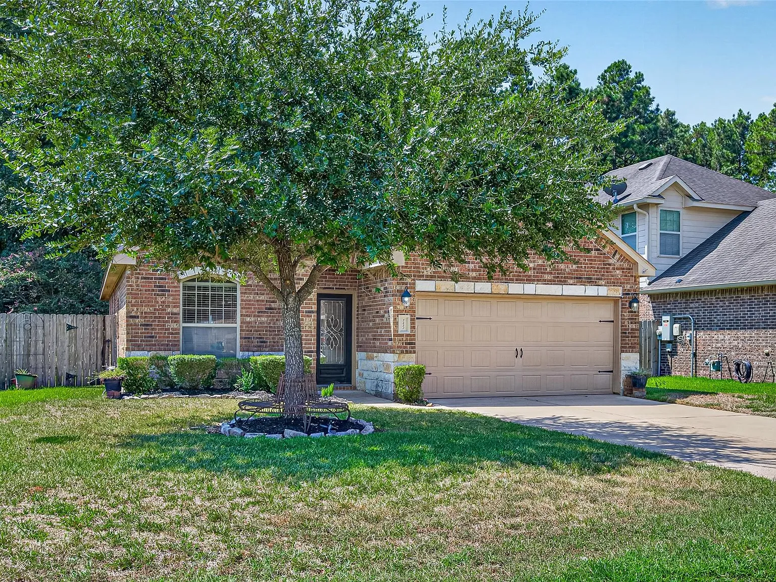 3 bed, 2.0 bath, 1735 sqft, $1,900 — Photo 3