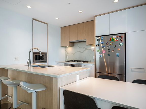 4th image of 567 Clarke Rd #3205