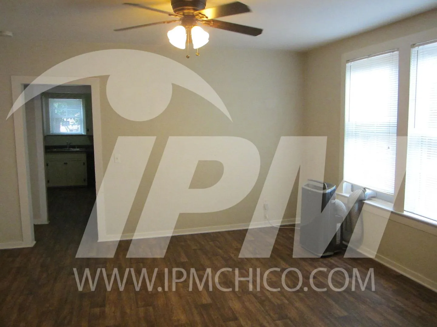 Classic 3 bedroom 2 bathroom home! Half off first month rent** — Photo 3