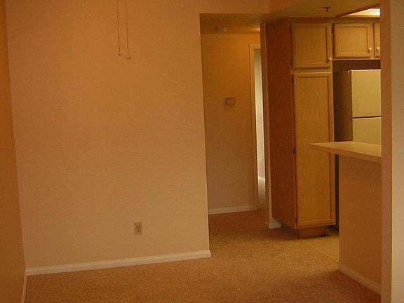 4th image of 848 Woodland Ave APT 28