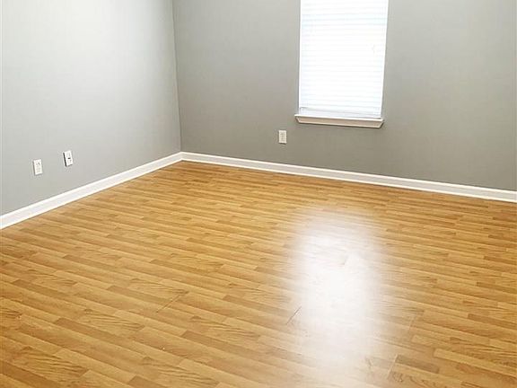 4th image of 50 Railroad Ln
