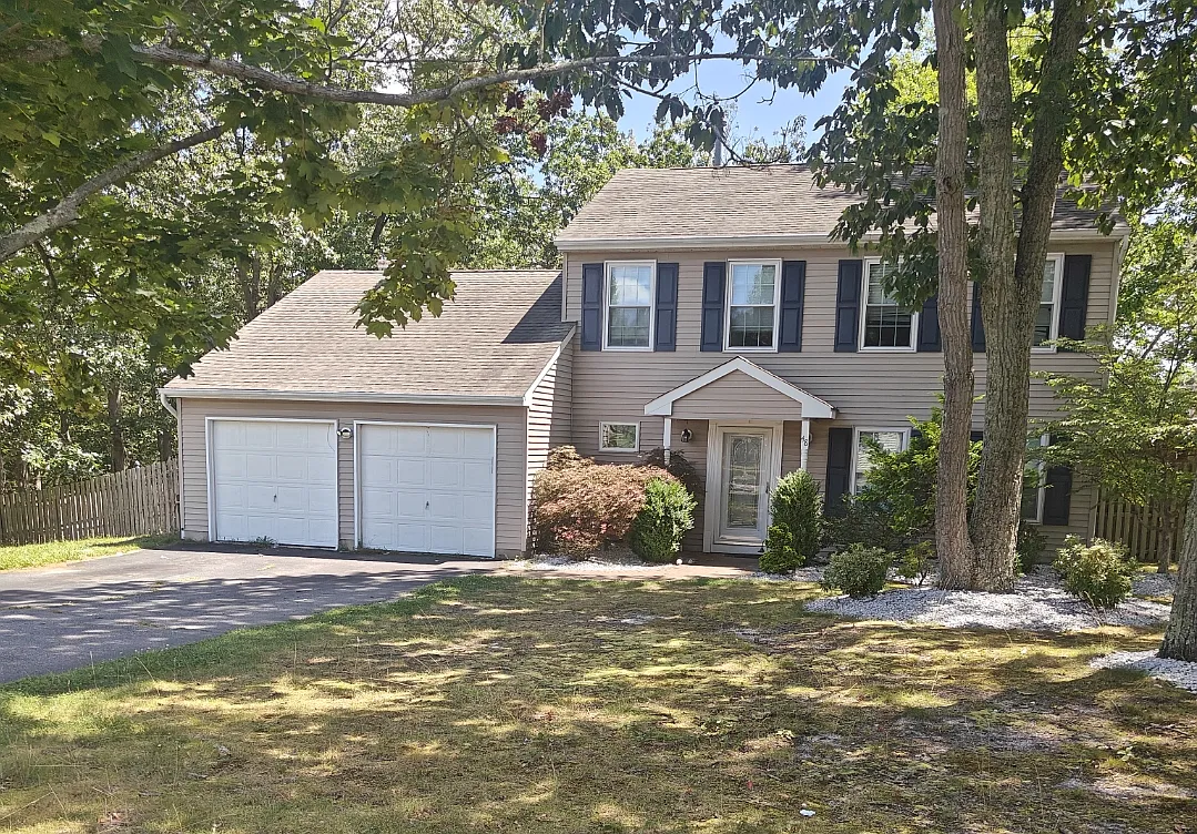 3 bed, 1702 sqft, $3,599 — Photo 2
