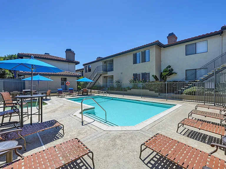 315 Acacia Ave — Photo 4