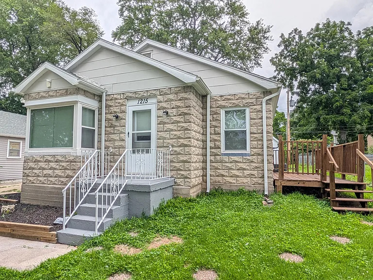 1215 S Willow Ave — Photo 2