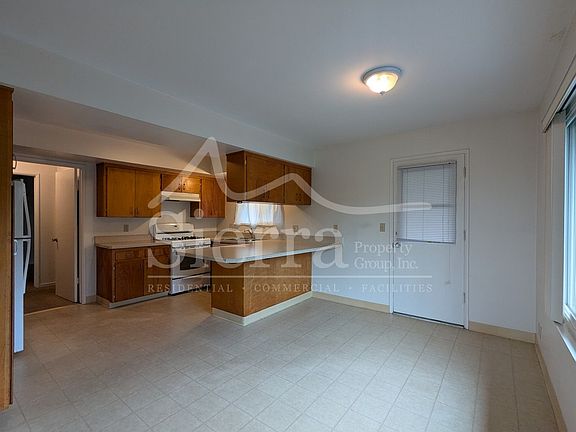 2nd image of 2228 Lillie Ave #4