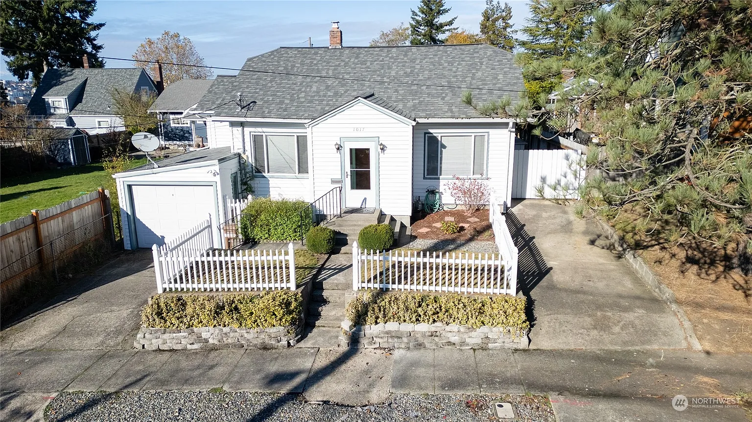 1017 E McKinley Road photo 1