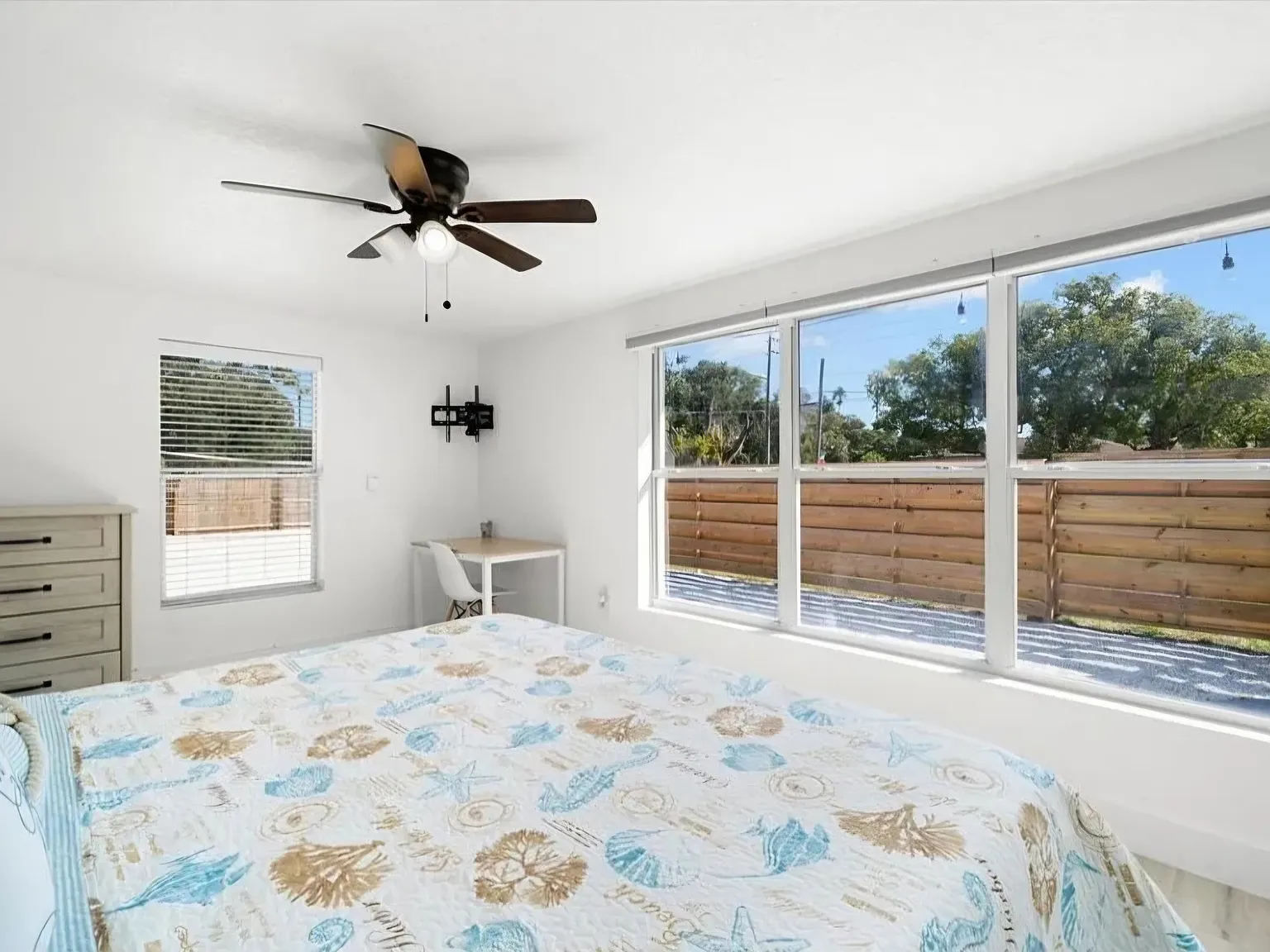2 bed, 1390 sqft, $2,595 — Photo 4
