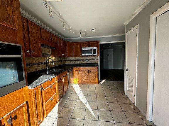 3rd image of 1601 S Church St Unit D