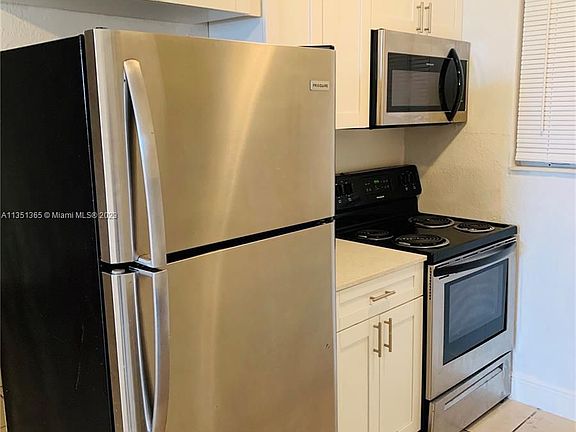 2nd image of 580 NE 127th St APT 21