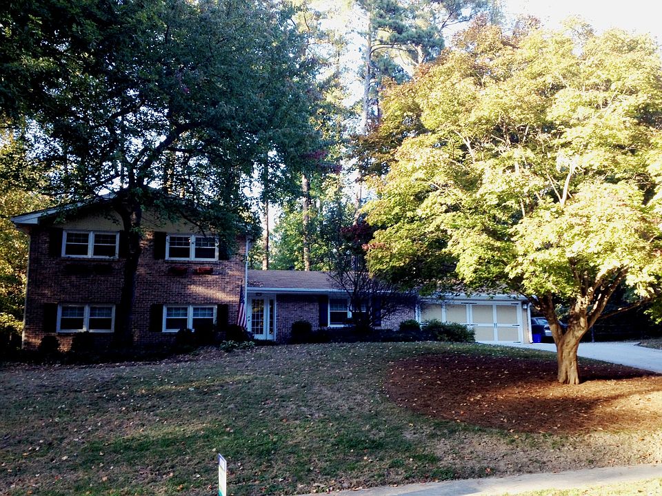 Exterior Full Street View