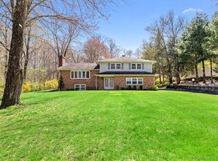 12 Fernbrook Dr, Brookfield, CT 06804