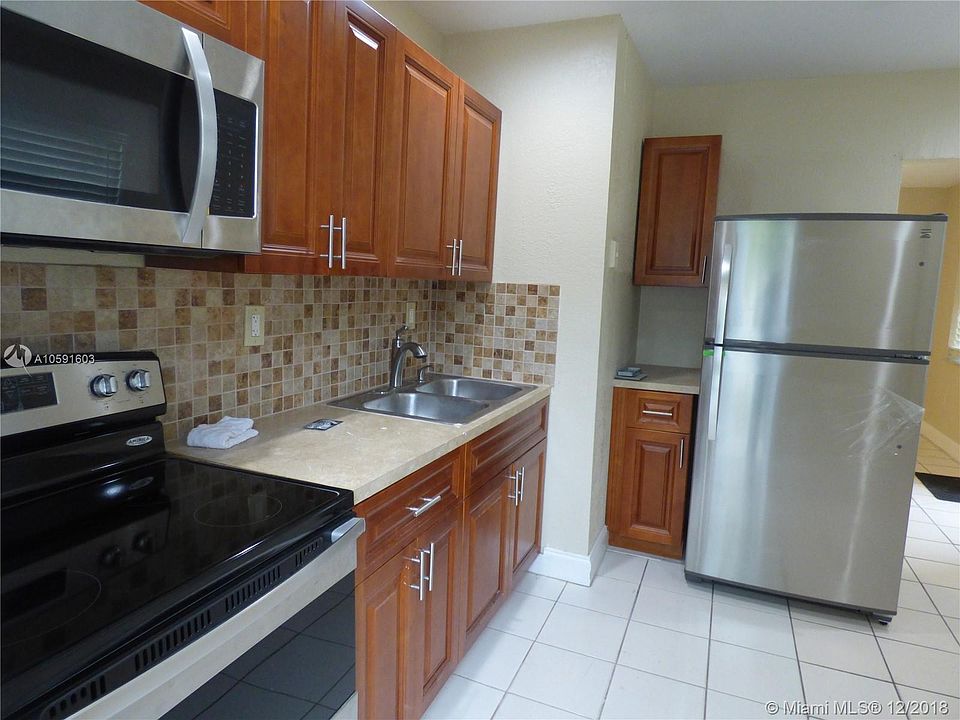 1st image of 422 NE 166th St #422