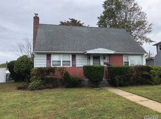 259 Knollwood Ln, Seaford, NY