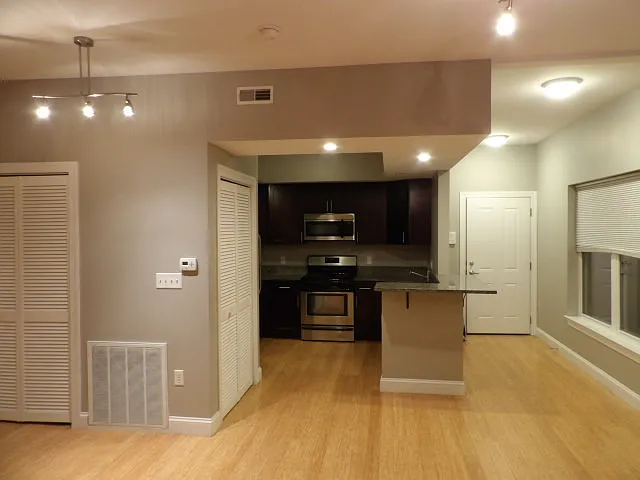 2 bed, 1200 sqft, $1,975 — Photo 4