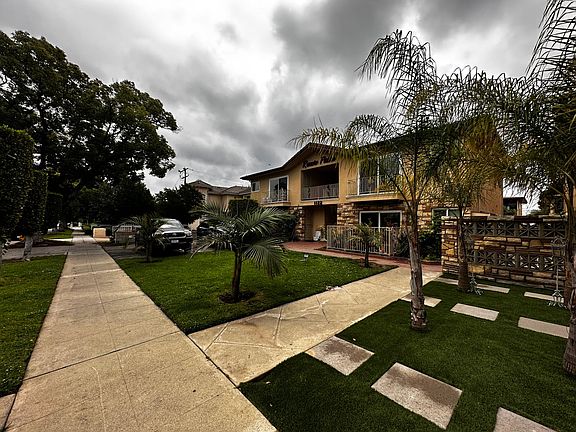 2nd image of 1122 W Huntington Dr Unit 10