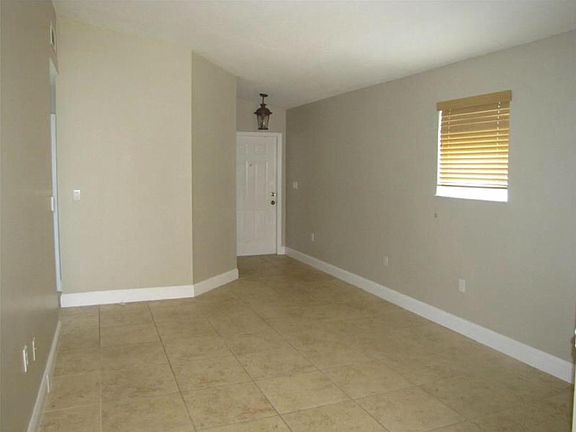 4th image of 1240 SE 31st Ct Unit 201