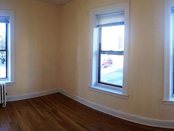 3rd image of 3805 Crescent St APT 1G
