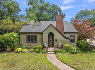 36 Devonshire Rd, Pleasant Ridge, MI 48069