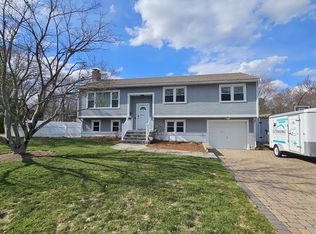 8 Hillcrest Dr, Milford, MA 01757