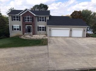 341 Deer Trail Dr, Thornville, OH 43076