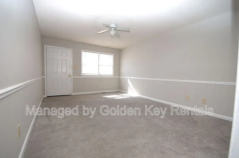 2 bed, 1.0 bath, $900 — Photo 2