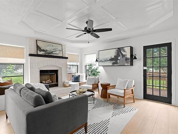 4th image of 904 SW Southgate Dr