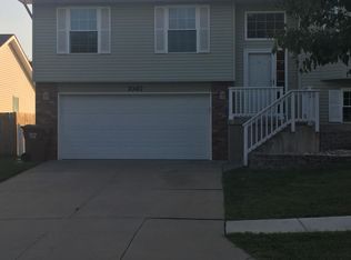 7047 N Grand Lake Dr, Lincoln, NE 68521