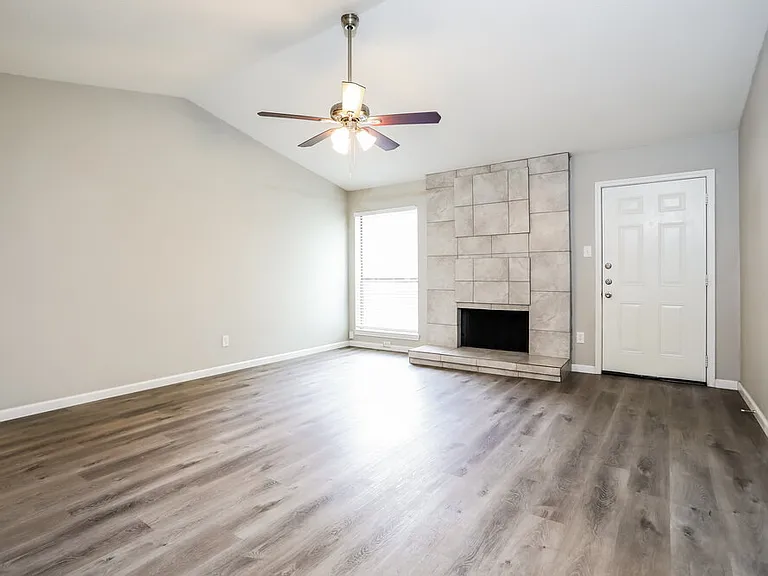 4210 Glen Hollow Cir — Photo 7