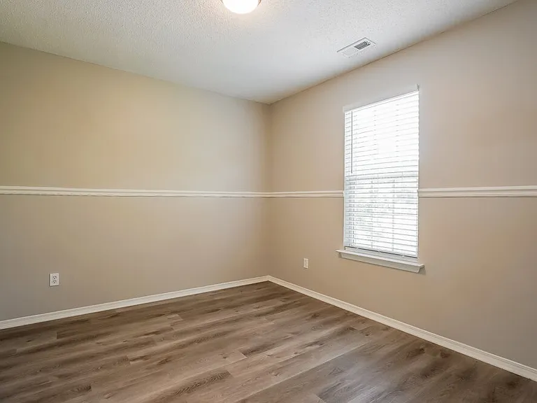 6333 Saybrooke Dr — Photo 16