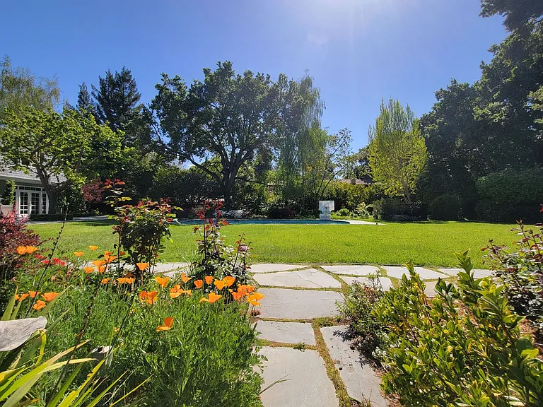 345 Selby Ln — Photo 25