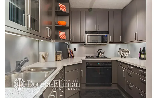 Sold by Douglas Elliman | media 27