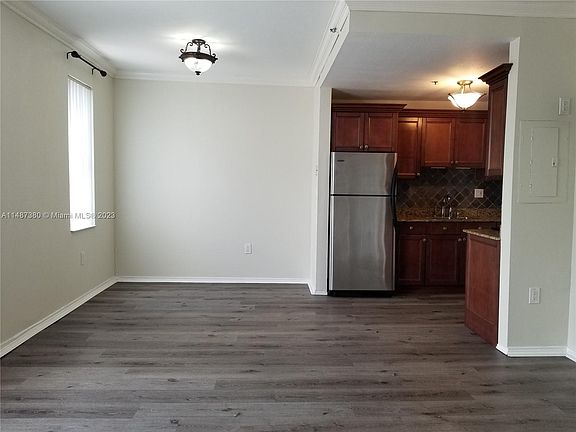 2nd image of 1502 Jefferson Ave APT 204