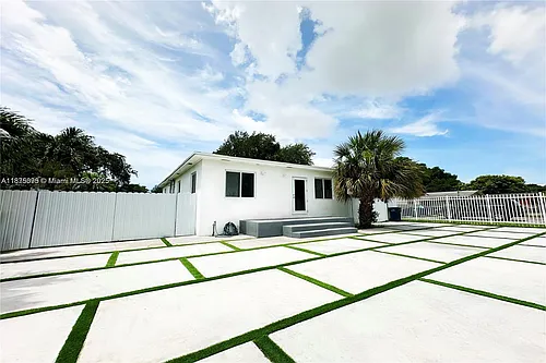 2740 NW 49th St Photo 1