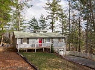 17 Fairview Hills Dr, Fairview, NC 28730