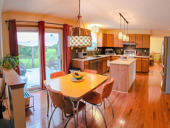 5th image of 7121 Maple Creek Dr