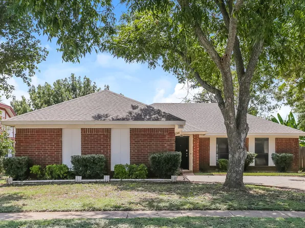 3309 Country Creek Ln, Fort Worth, TX 76123