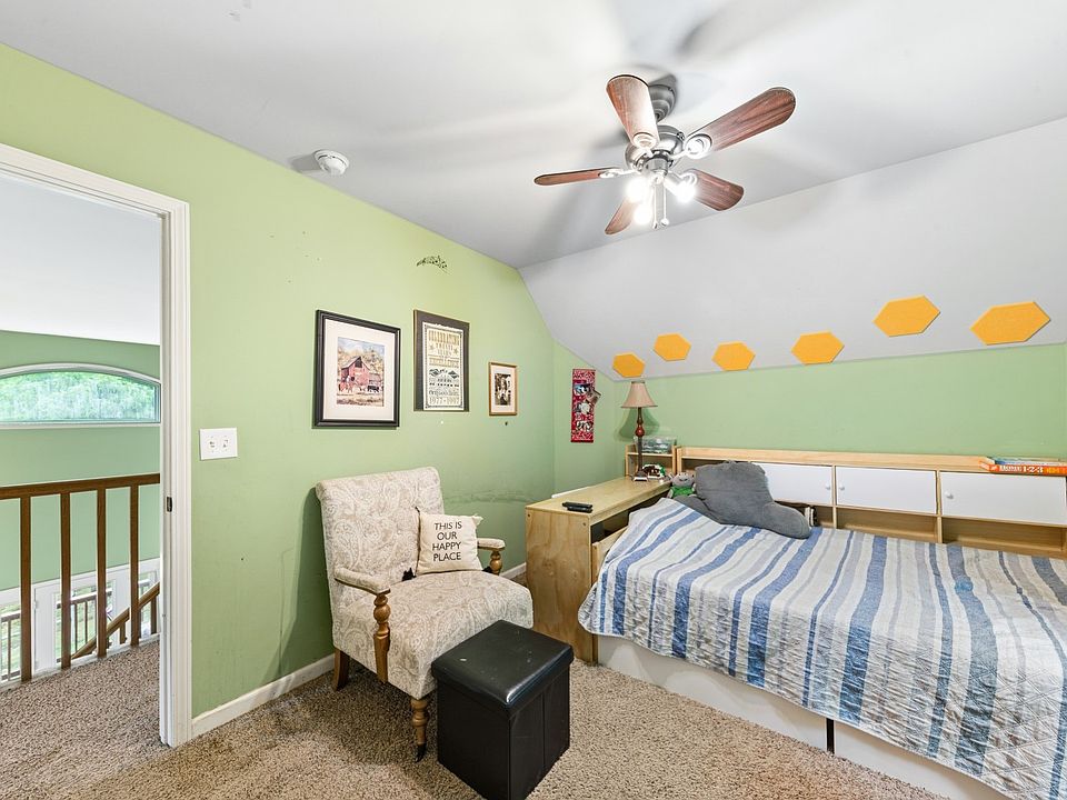 52nd image of 2650 Haywood Hollow Rd