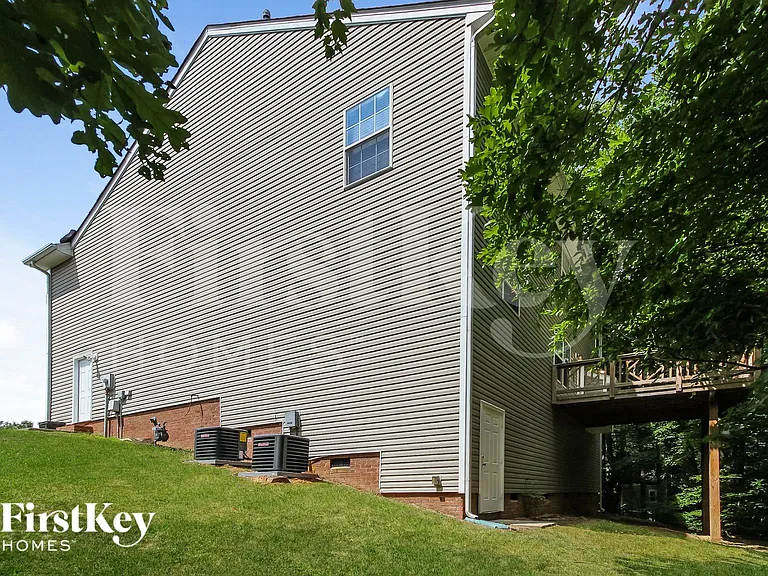 2217 Thorncrest Dr — Photo 15