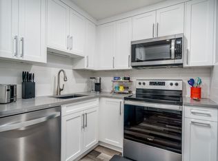 948 Evanston Dr NW #B, Calgary, AB T3P0K9