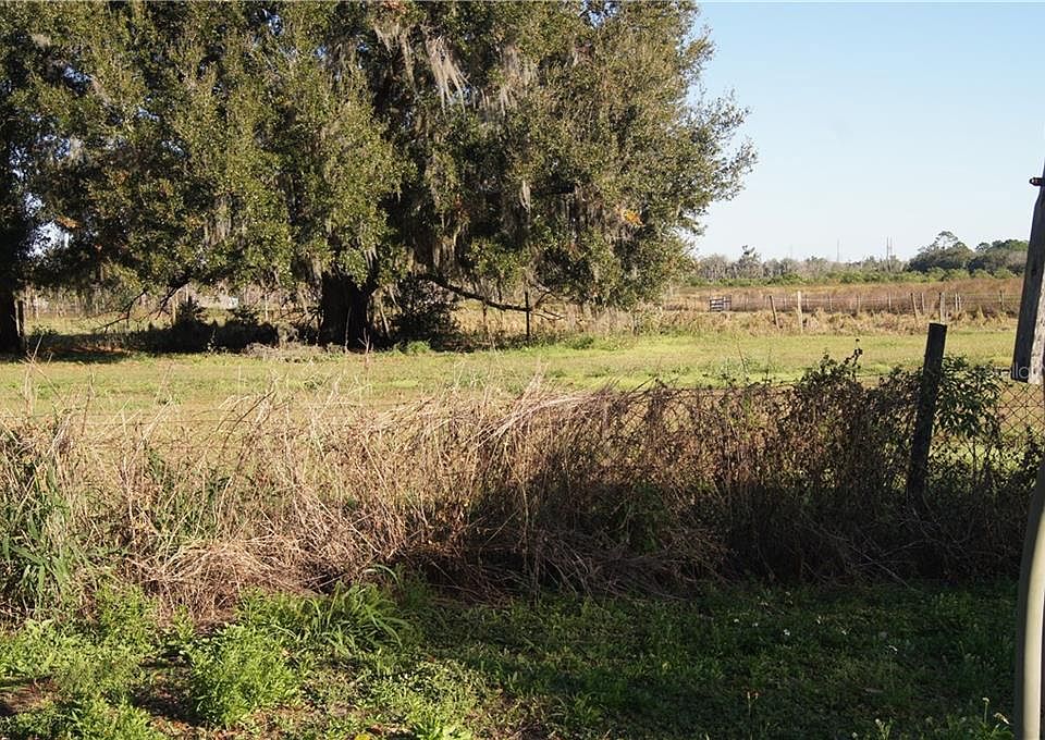 2nd image of 2784 Holly Ln