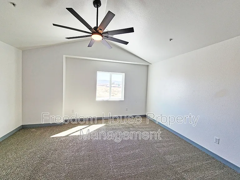 384 Erin St — Photo 20