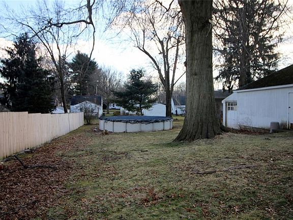 4th image of 879 W Spruce St