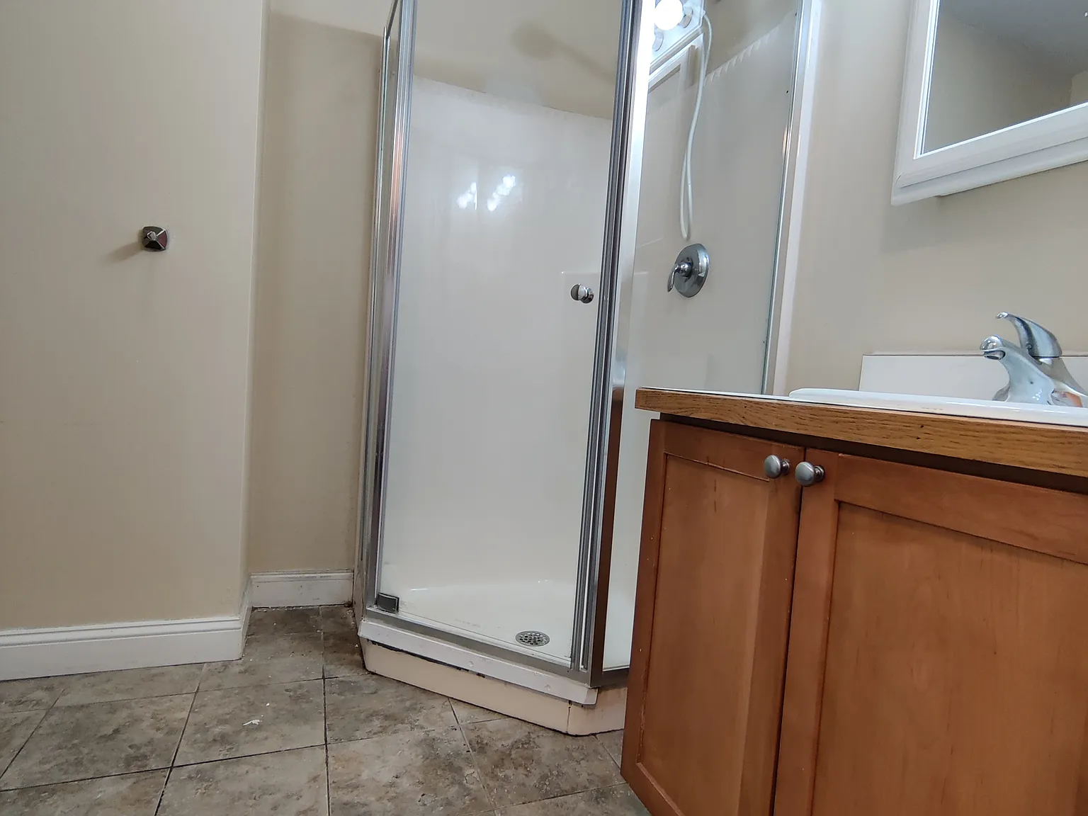 4 bed, 1600 sqft, $6,750 — Photo 2