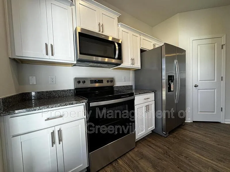 3 bed, 2.5 bath, $1,645 — Photo 4