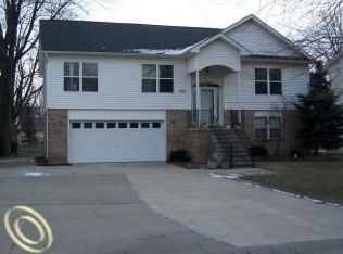 5626 Meadow Vw, Sterling Heights, MI 48310